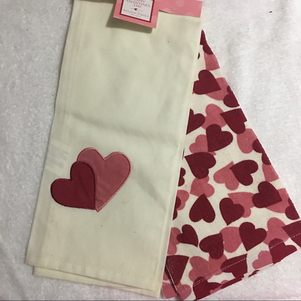 NWT Heart Valentine’s Day 2 pack of towels